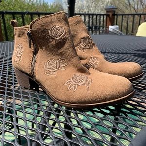 Lucky brand rose camel boots